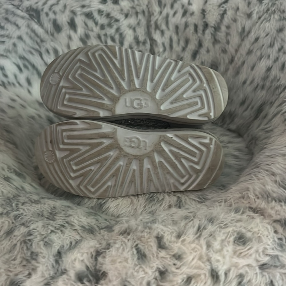 UGG Sparkling Gray Knit Boots - Picture 5 of 6